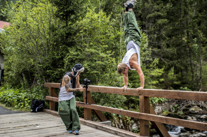 poprad_pleso_handstand-1024x682