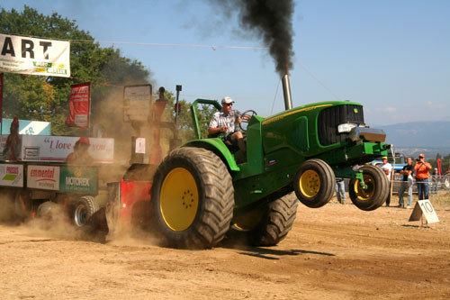 tractor-pulling